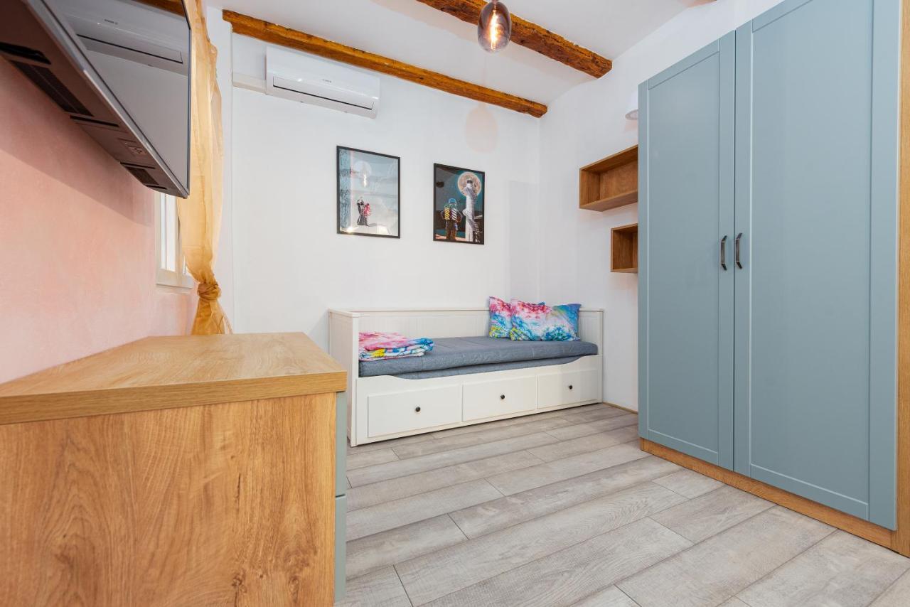 Appartamento Angulus Zara Esterno foto