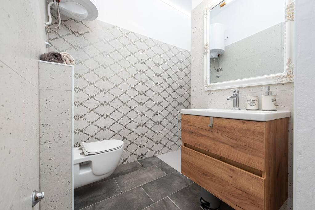 Appartamento Angulus Zara Esterno foto